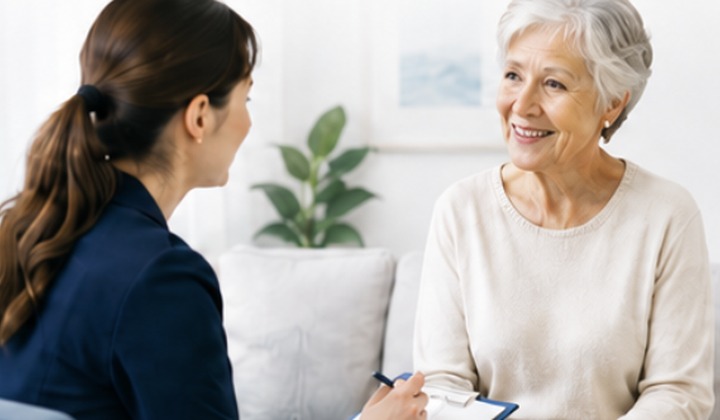 Caregiver speaking with an older woman during a Carebidet Care Program consultation.